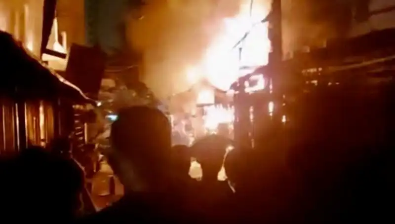 Vietnam’da Trajik Yangında Sekiz Kişi Hayatını Kaybetti