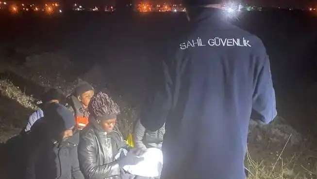 İzmir'de Düzensiz Göçmenlerin Yakalanması, Büyük Bir Operasyonun Parçası!