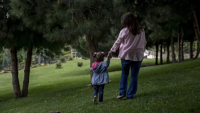 Yargıtay'dan Çarpıcı Koruyucu Aile Kararı: Annenin Çocuğu Ayda İki Kere Görülebilecek