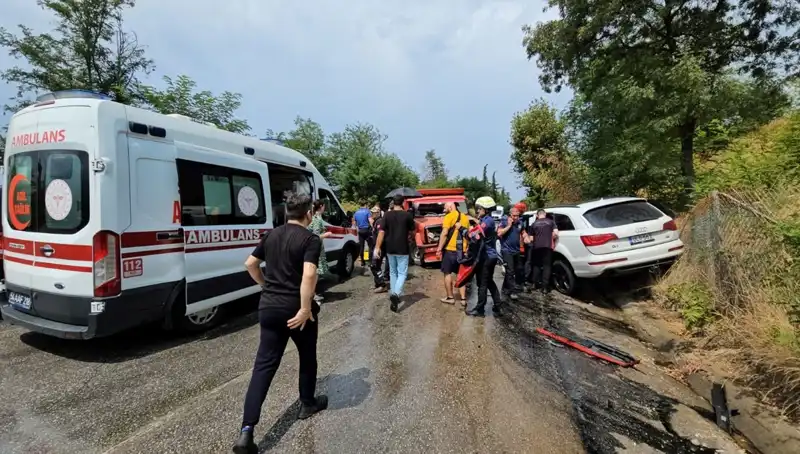 Sakarya'da Kamyonet ve Cip Çarpıştı: 4 Çocukla 5 Yaralı Var