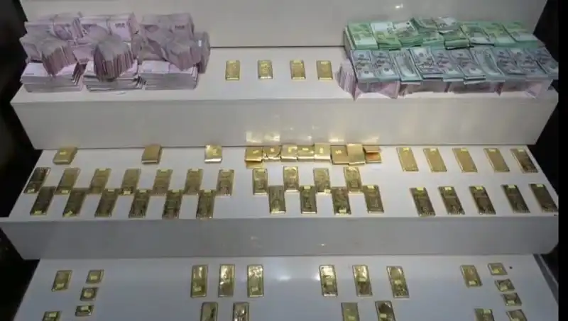 Van Havalimanı'nda Kaçak Altın ve Para Operasyonu: 1 Milyon TL’lik Kayıt Dışı Dönüşüm