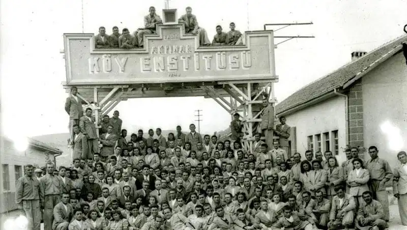 17 Nisan’da Ne Oluyor? Köy Enstitüleri’nin Kuruluş Yıl Dönümünü Kutluyoruz