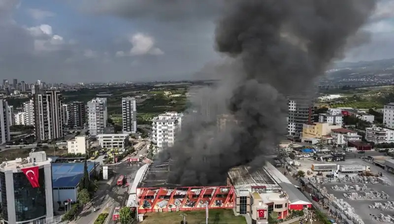 Mersin'de Fabrika Yangını: TOMA ile Mücadele ve Son Gelişmeler