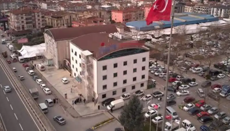 Deprem Mühürlü Özel Hastaneye Şok İddia: "Perde Betonları Kestiler!"