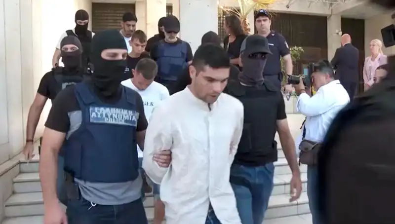 Atina’da Şok Edici Cinayet: Profesörün Katili Kim? 5 Kişi Gözaltında!