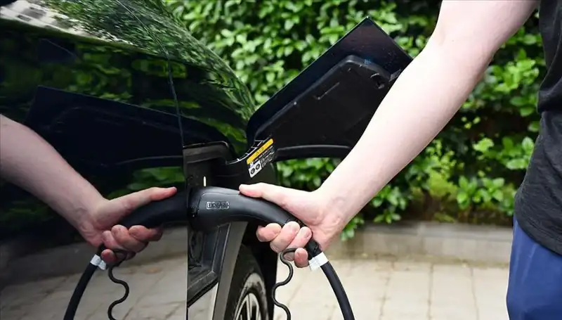 İngiltere Hükümeti, ABD'nin Gümrük Vergilerine Karşı Elektrikli Araç Üreticilerini Destekliyor
