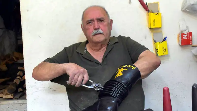 Tire’nin Efsanevi Ustası Hasan, 64 Yıldır Geleneği Yaşatıyor!