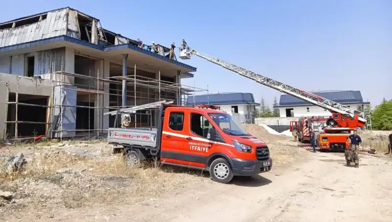 Ankara Gölbaşı'nda Villalara Sıradanı Aşan Yangın: Detaylar ve İlk Bilgiler