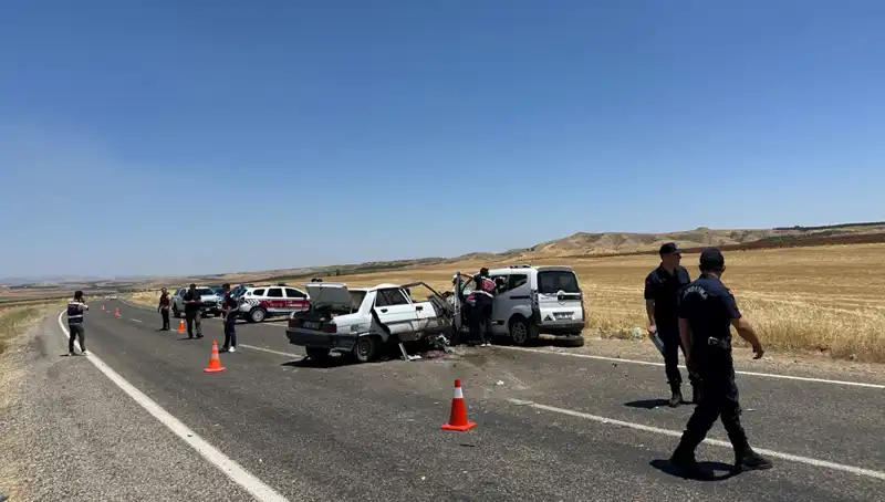 Adıyaman'da Feci Trafik Kazası: 4 Can Yandı