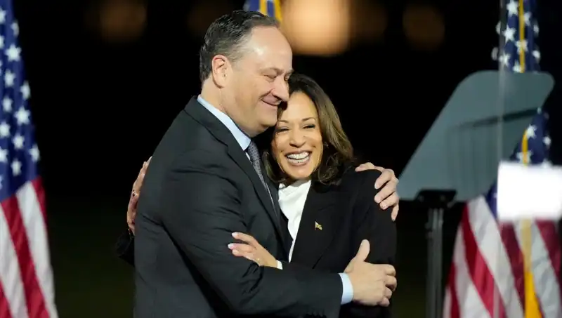 Trump, Kamala Harris’in Eşini Neden Kovdu? Tartışmalar Şiddetleniyor!