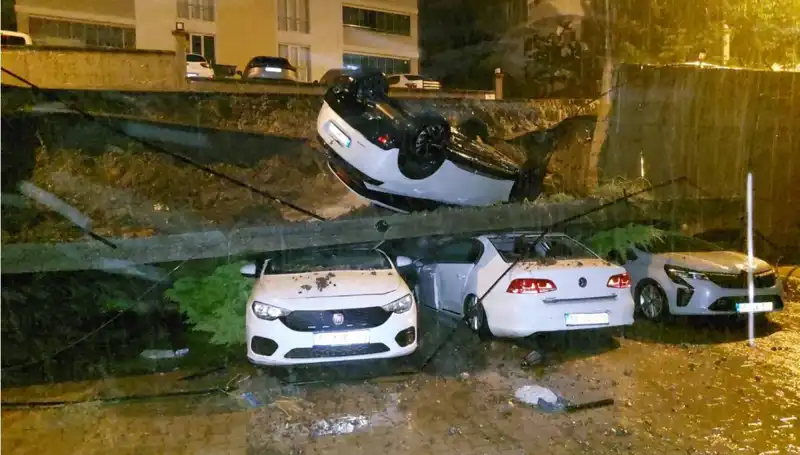 Çökme Olayı: Duvar Sırasındaki Araçlara Ait 4 Araç Kullanılamaz Hale Geldi