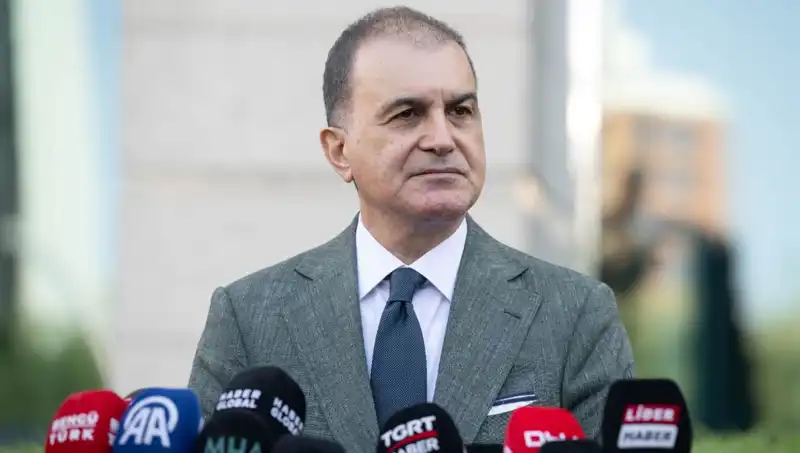 Ömer Çelik'ten Özel'e Sert Tepki: Sözleri Meşru Demokratik Alanı Tehdit Ediyor!