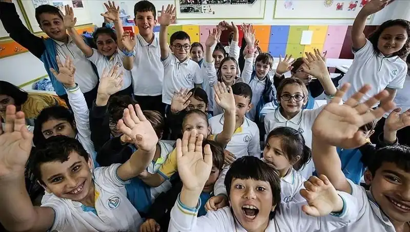 9 Günlük Tatil Sonrası Okul Zili Yeniden Çalıyor, Öğrenciler Neler Bekliyor?