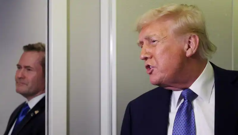 Trump'ın Sızdırılan Planları: Mike Waltz Görevden Neden Alındı?