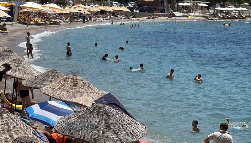 Hava Sıcaklığı 36 Dereceyi Buldu, Sahiller Dolup Taştı!