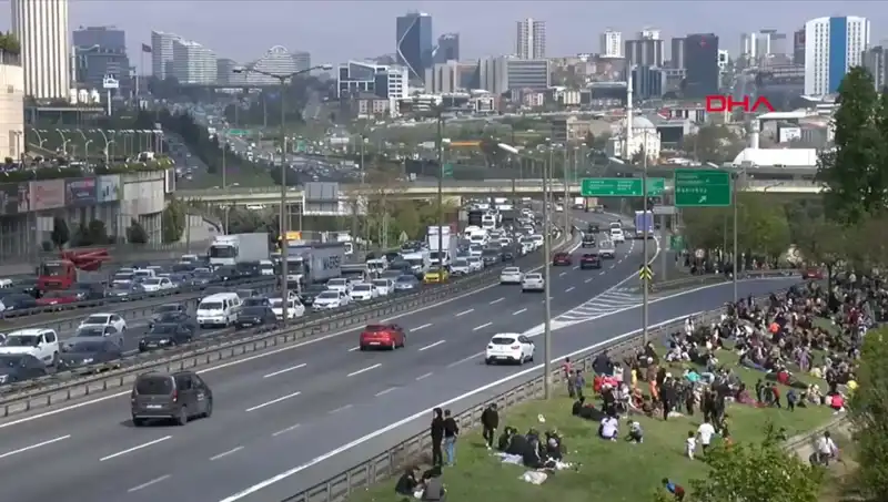 Deprem Sonrası Trafik: Yoğunluk Yüzde 56 Arttı, Hayat Etkilendi!