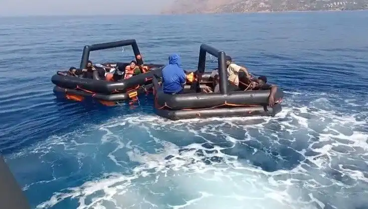 Ayvacık'ta Göçmen Kaçakçılığına Darbe: 19 Kaçak Kurtarıldı