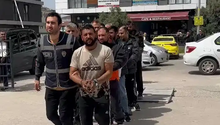 Edirne'de Eş Zamanlı Operasyonda Yedi Firari Ele Geçirildi