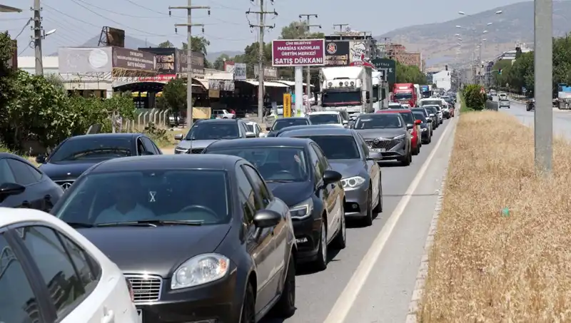 Türkiye'nin Eşsiz Güzellikleri Arasında 60 Kilometrelik Araç Kuyruğu!