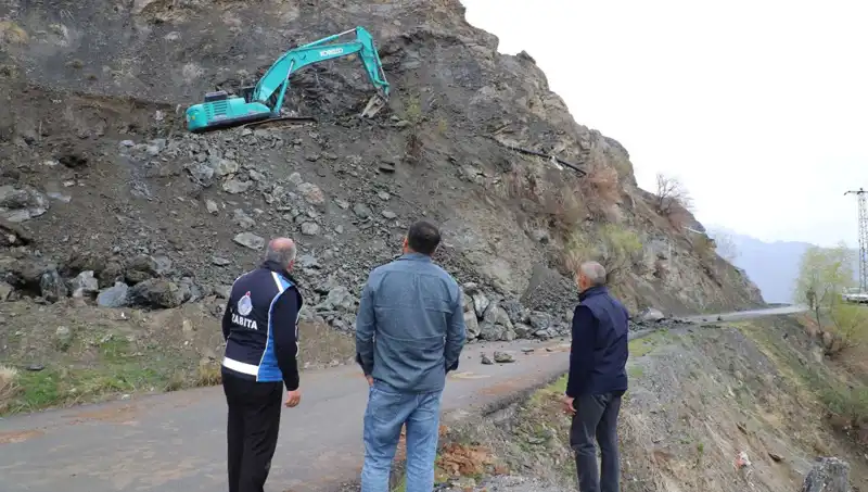 Hakkari'de Kaya Düşmeleri İçin Yeni Önlemler Alınıyor: Şehir Güvenliği Artıyor