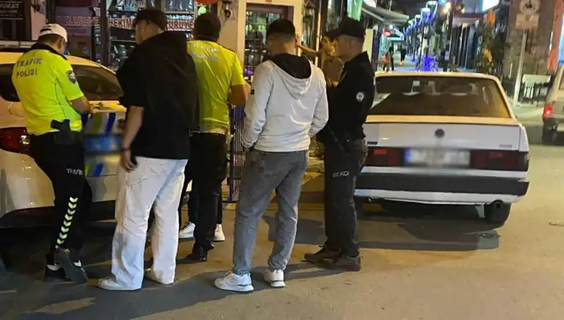 Yüksek Sesle Müzik Dinlemek, Trafikte Eşsiz Bir Deneyim Sunuyor!