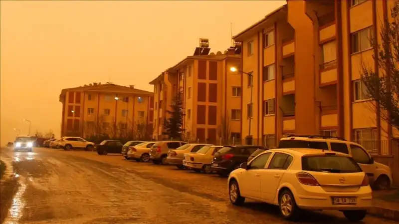 Çöl Tozu ve Sağanak Yağış Bir Arada: Meteoroloji Uyardı!