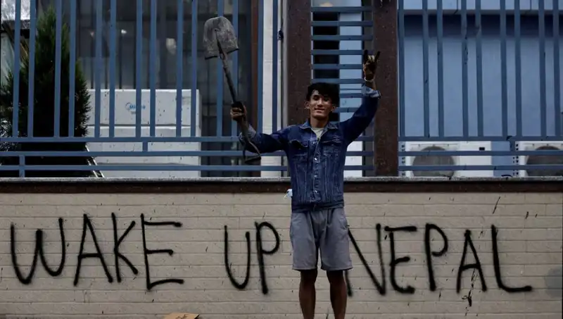 Nepal'de Tarihi Bir Dönüşüm: İlk Kadın Başbakan Yolda!