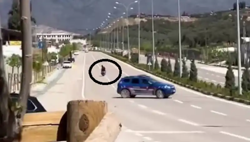TikTok Videosu: Viral Olmanın Faturasını Üstlenen Gençlerin Hikayesi