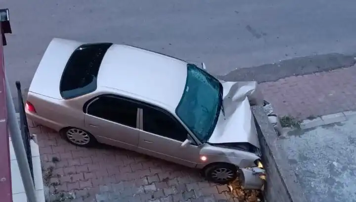Kontrolü Kaybeden Araç Duvara Çarptı: Kaza Anına Tanıklık Edenler Ne Dedi?