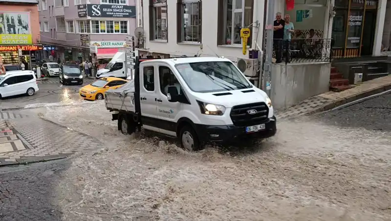 Aniden Bastıran Sağanak, Şehirde Su Baskınlarına Yol Açtı!