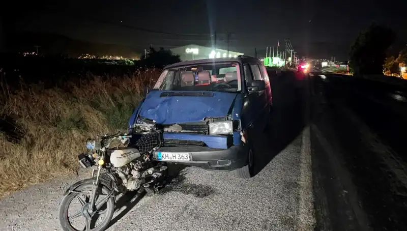 Söke'de Minibüs Motosiklet Kazası: 3 Kişi Yaralandı