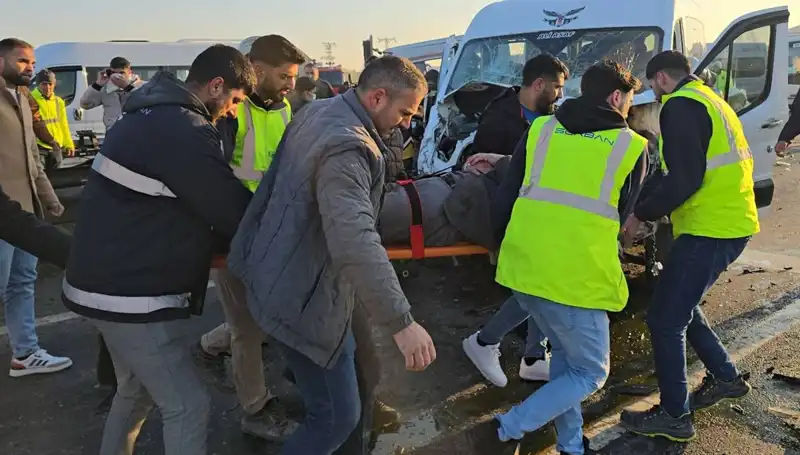İşçi Servisleri Kafa Kafaya Çarpıştı: Kazada Yaşananlar ve Sonuçları