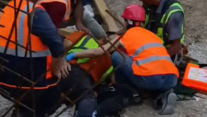 Adana'da İnşaat Kazasında İki İşçi Hastaneye Kaldırıldı!