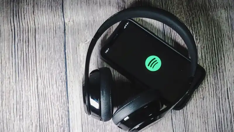 Yapay Zeka Tehlikesi: Spotify, Hayatta Olmayan Sanatçılarla Yeni Şarkılar Üretiyor
