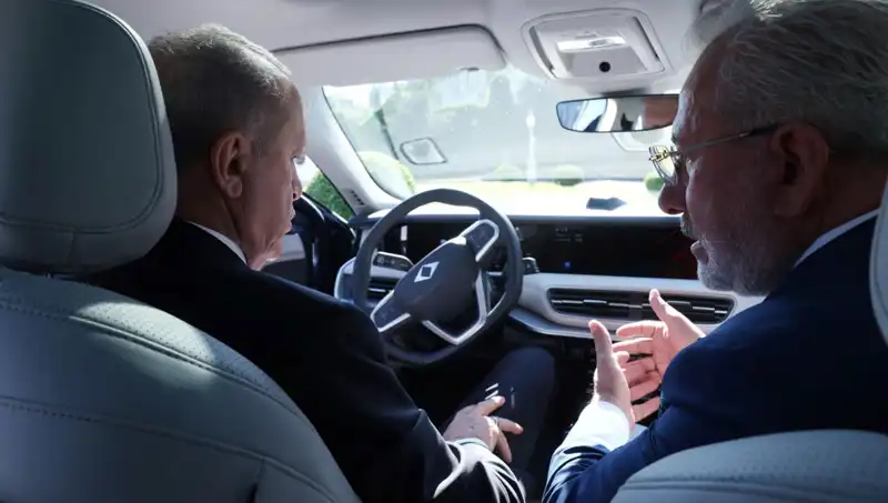 Cumhurbaşkanı Erdoğan Togg'un Yeni Modeli ile Yolda: Yerli Araç Devrimi Başlıyor