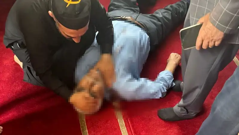 Camide Cani Saldırı: Namaz Kılarken Bıçaklanan Kişinin Durumu Belirsiz