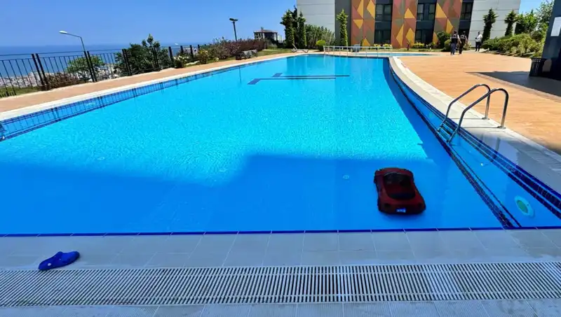 Samsun'da Akülü Araba Kazası: 4 Yaşındaki Çocuk Havuzda Tehlikeli Anlar Geçirdi