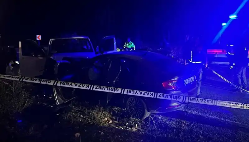 Minibüs Ters Şeritte Feci Kaza: 1 Ölü, 8 Yaralı!