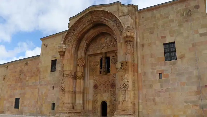 Divriği Ulu Camii ve Darüşşifası'na Yoğun İlgi: Tarihle Buluşan Ziyaretçilerin Hikayesi