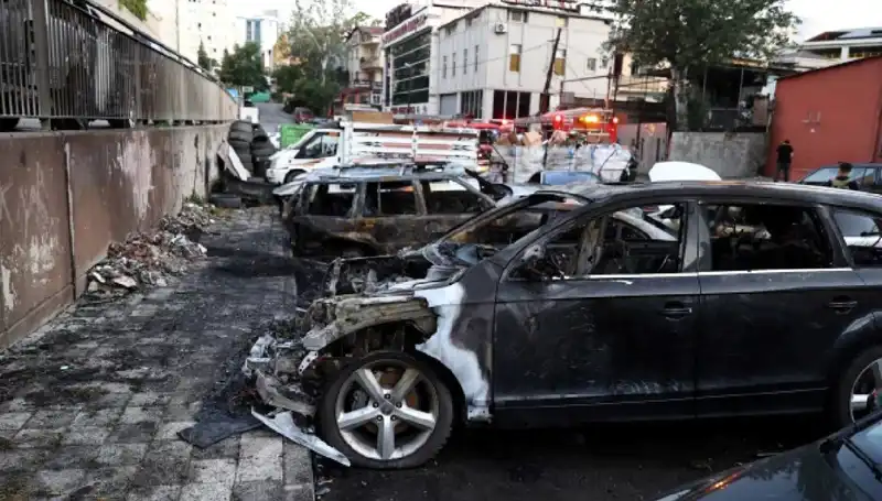 Sanayideki Araç Yangını: Onlarca Araç Küller İçinde Kaldı!