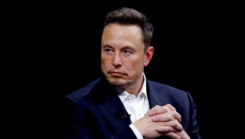 Musk, İleri Teknolojiyle Cerrahların Yerini Alacak Robotların Tarihini Açıkladı