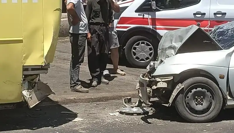 Halk Otobüsü ile Otomobil Çarpıştı: Korkutan Kaza ve Yaralılar