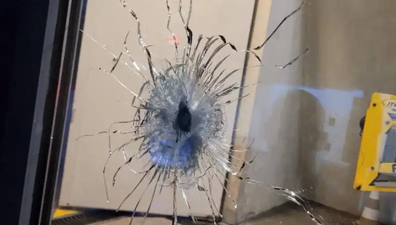 Fransa'da Hapishanelere Şok Saldırılar: Araçlar Kundaklandı ve Silahlı Çatışma!