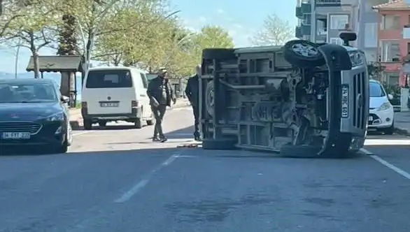 Otomobile Çarpan Araç Yan Yattı: O Anlar Güvenlik Kamerasında