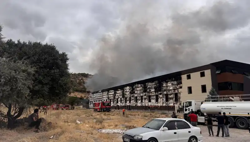 Kayseri'deki Mobilya Fabrikasında Büyük Yangın: Sebebi ve Zararları Neler?