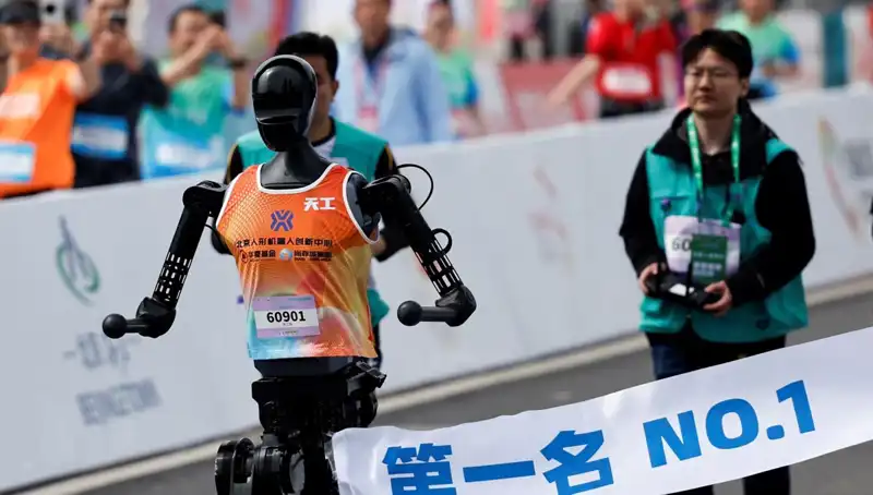 Çinli Robotlar Maratonda İnsanları Geride Bıraktı: Yapay Zeka Rekorları Zorluyor